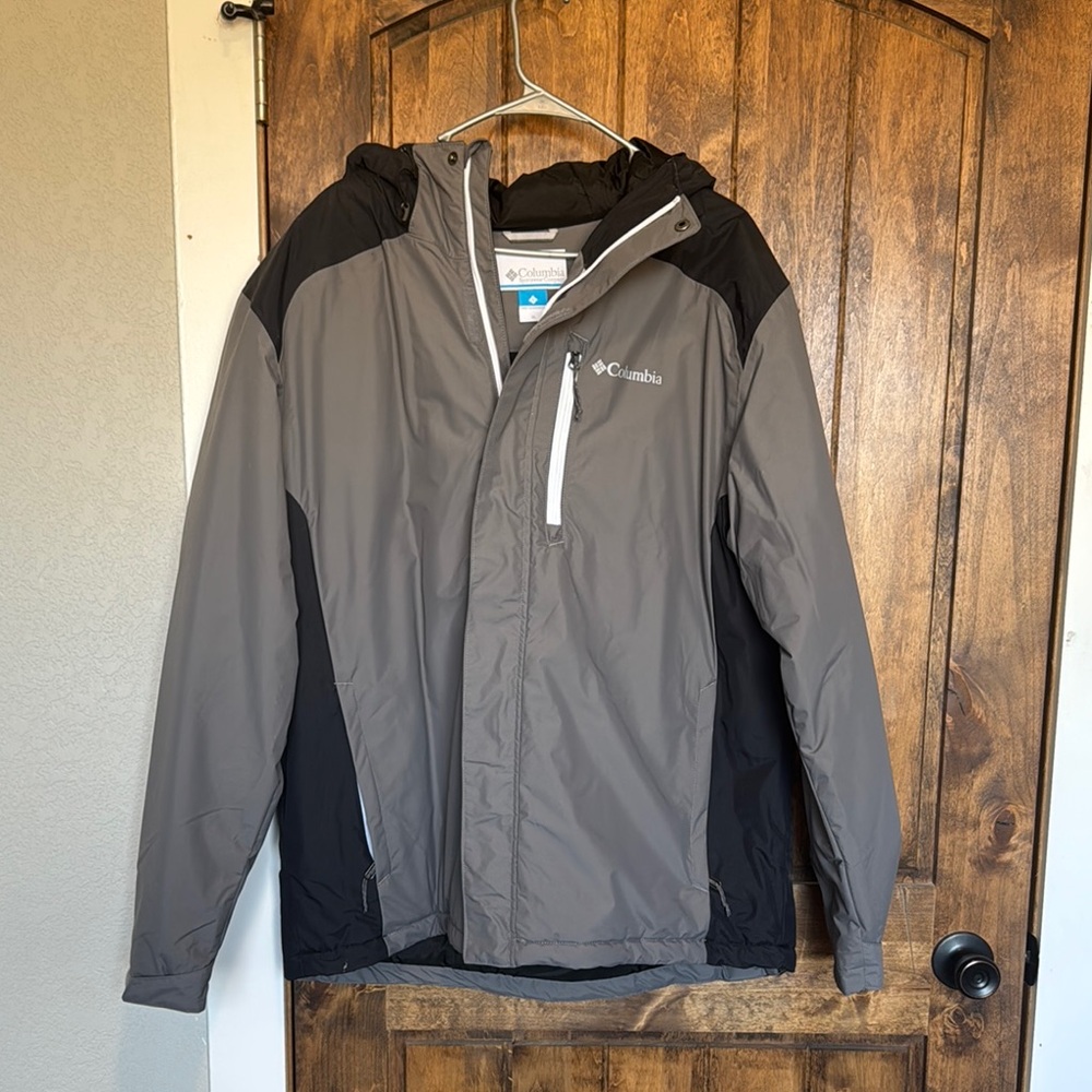 Columbia Men's Gray and Black Jacket